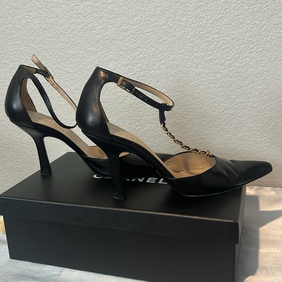 Chanel Shoe Size 37 Black Leather Pointed Toe Chain Detail Ankle Strap Pump - Picture 13 of 15
